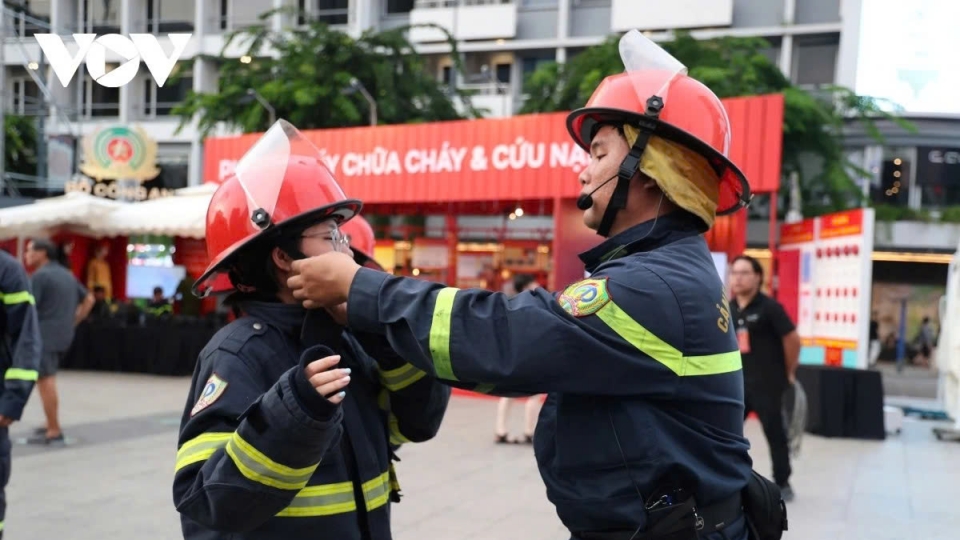 Vietnam spirit impresses thousands at programme glorifying Public Security Force